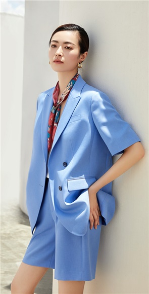 女西服套裝